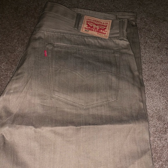 Levi's Other - MENS LEVI JEANS SIZE 40x32 tan color perfect Levi's Other - MENS LEVI JEANS SIZE 40x32 tan color perfect